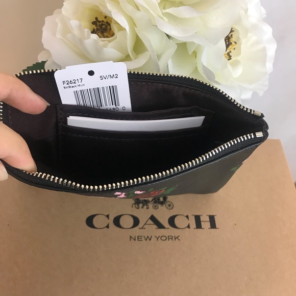 Coach corner zip wristlet NWT - Picture 2 of 2